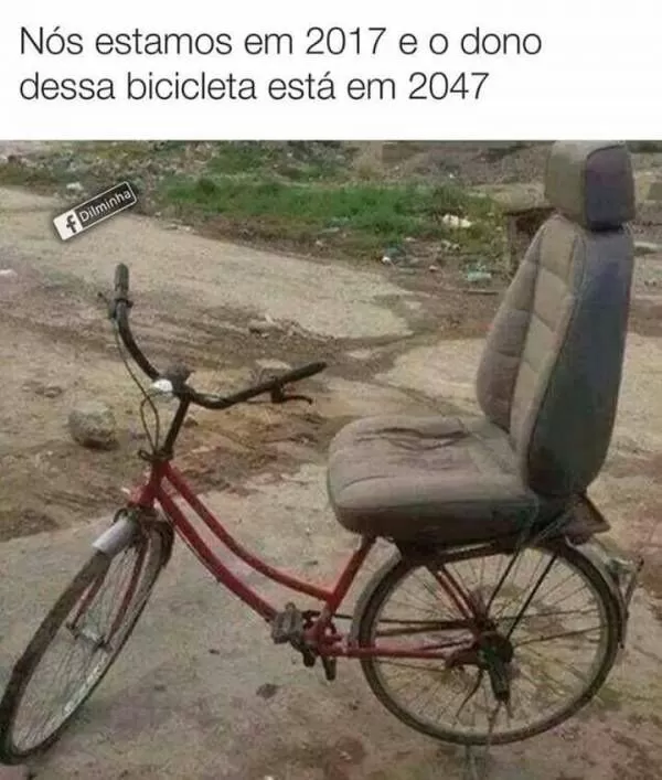 Bicicleta do futuro. Nós estamos em 2017 e essa bicicleta 2047 kkkk.