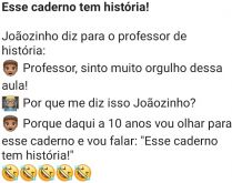Esse caderno tem história!. Joãozinho fala com o professor que tem muito orgulho da aula....