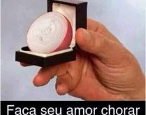 Faça seu amor chorar no dia d.... Presentinho para a namorada(o) no dia dos namorados, vai pensando que é uma aliança, na verdade é uma cebola kkkk.