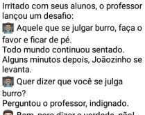 Aluno zuando com professor. O professor diz: 🗣 Aquele que se julgar burro, faça o favor de ficar de pé....