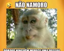 Não namoro. Não namoro porque ninguém merece uma pessoa tão linda e perfeita como eu..