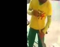 Ta varrendo?. Não to sujando....