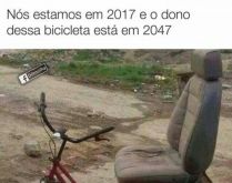 Bicicleta do futuro. Nós estamos em 2017 e essa bicicleta 2047 kkkk.