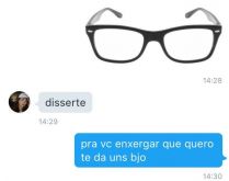 Mandando óculos pelo chat. Conversando de forma inusitada pelo chat.