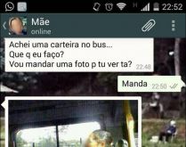 Olha o que eu achei no ônibus. Encontrei uma carteira... olha a foto..