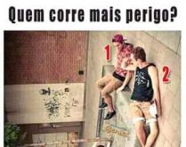 Quem corre mais perigo?. Analise bem a imagem e pense... quem corre mais perigo?.
