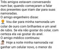 Tres amigos conversando. Estavam lá, tres amigos de longa data, conversando num bar....