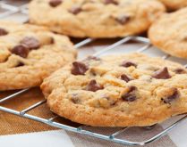 Tudo sobre cookies. Cookie é um grupo de dados trocados entre o navegador e o servidor de páginas, colocado num arquivo (ficheiro) de texto criado no computador do utilizador..