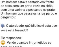 Pescando intrometidos. Um homem estava sentada em frente de casa com um prato vazio....